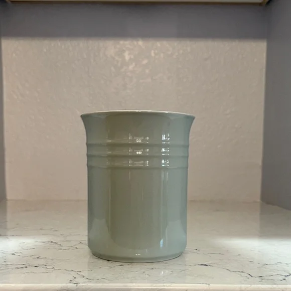 Le Creuset Stoneware in Pistache - Picture 2 of 5